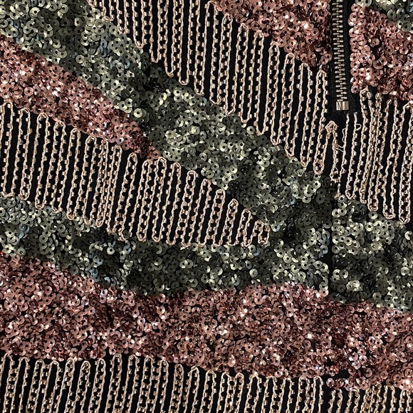 H&M sequin min skirt size 12 green gold and black sequin holiday skirt - Picture 6 of 6